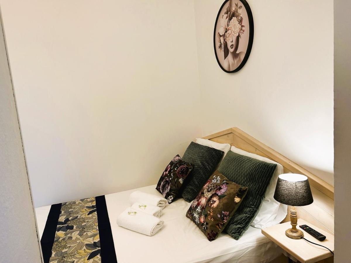 Gabrielle Hotel Еґін Номер фото