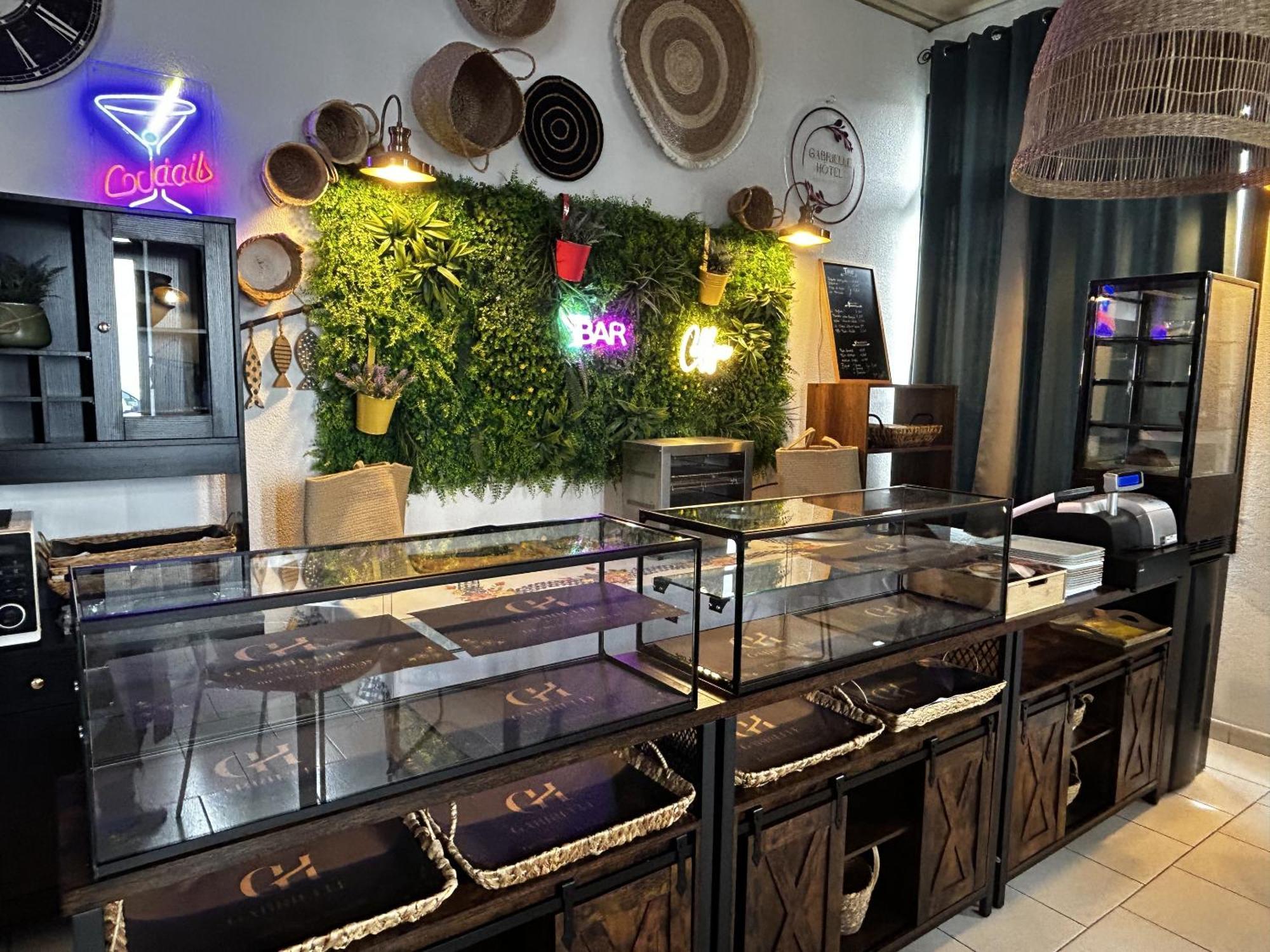 Gabrielle Hotel Еґін Екстер'єр фото