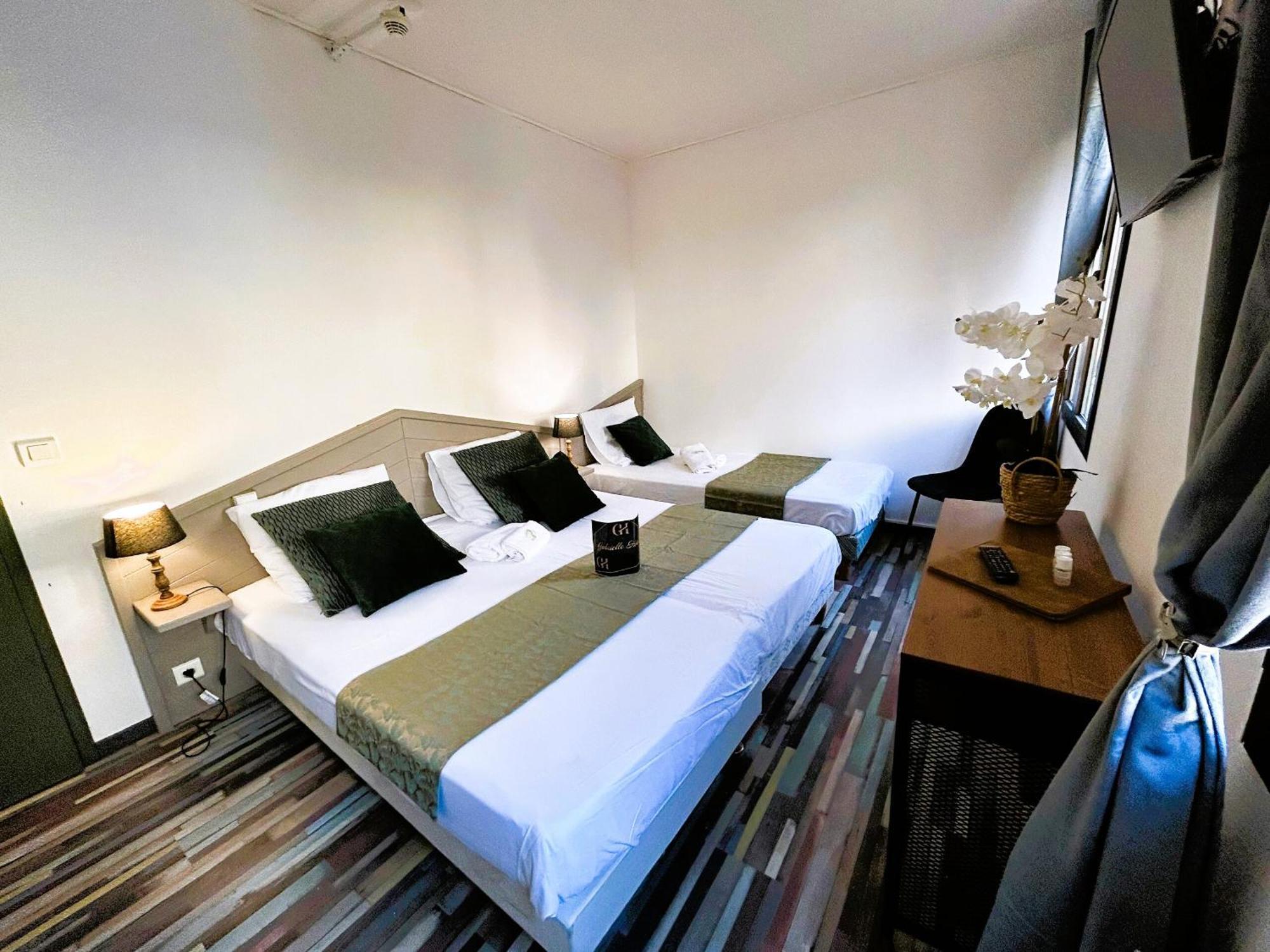 Gabrielle Hotel Еґін Номер фото