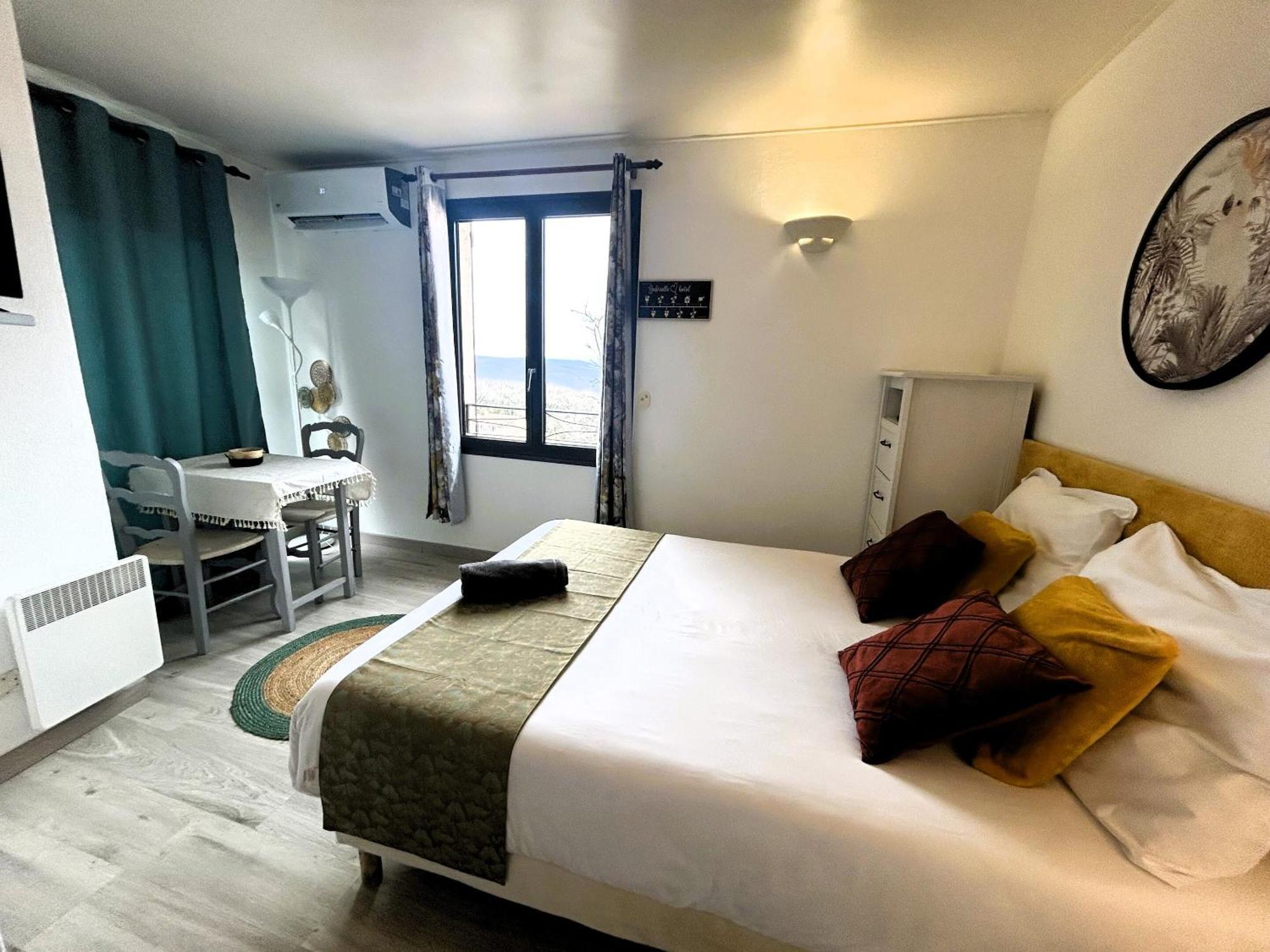 Gabrielle Hotel Еґін Номер фото